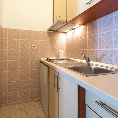 Apartamento 2 Bedroom Stunning In Makarska